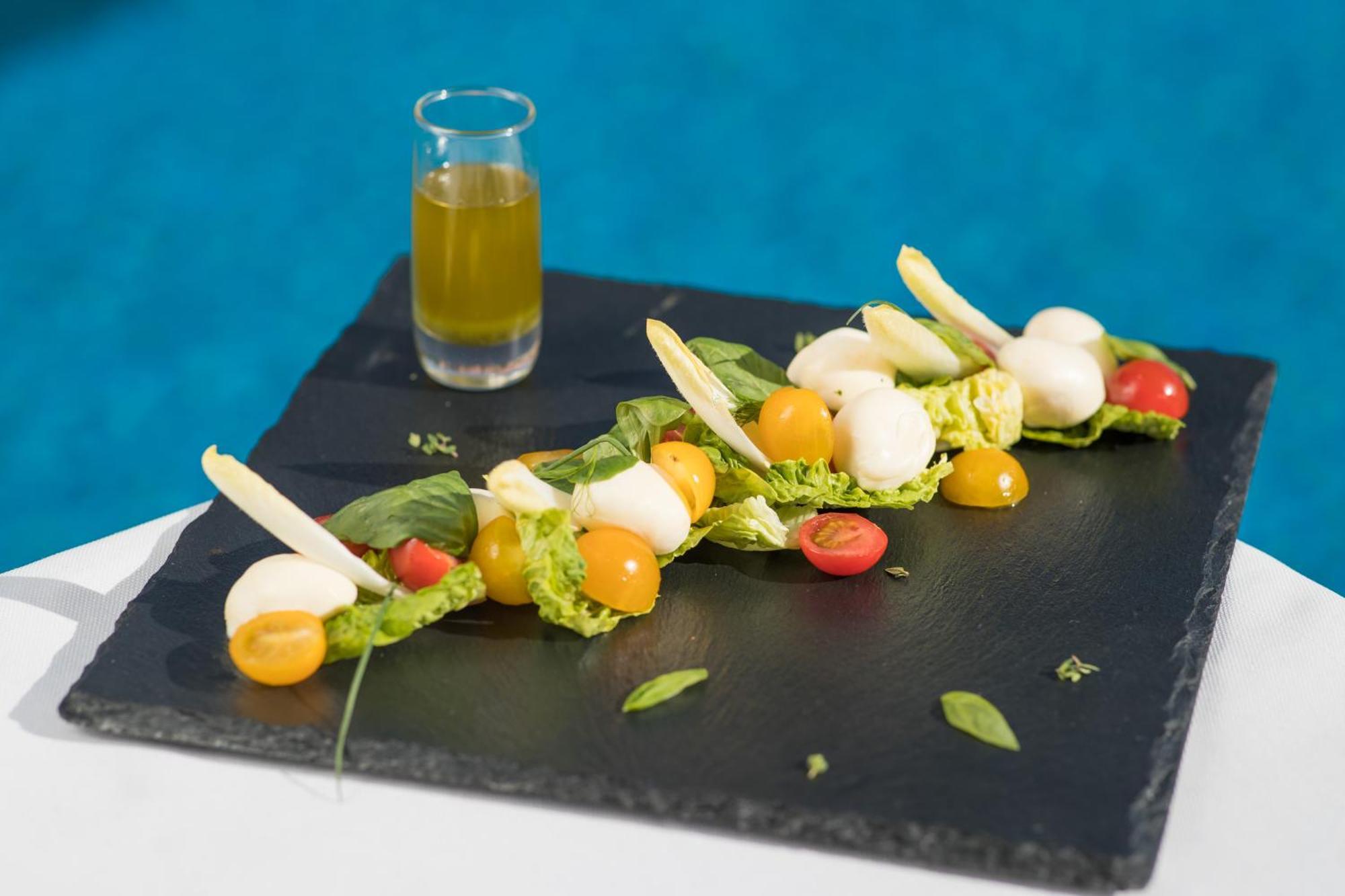 Grand Mogador Agdal & Spa Marrakesh Eksteriør billede A salad with mozzarella