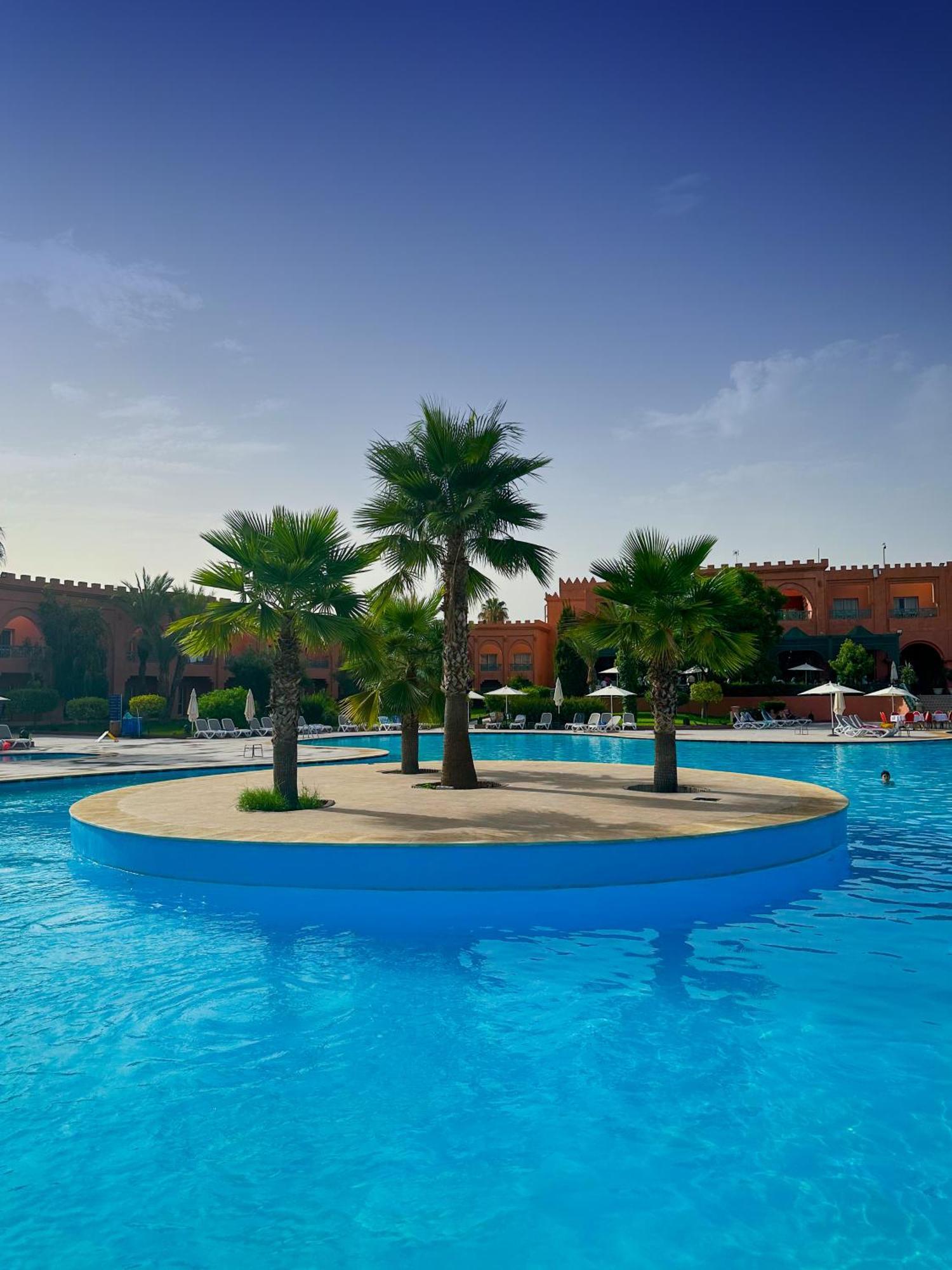 Grand Mogador Agdal & Spa Marrakesh Eksteriør billede The swimming pool at the hotel